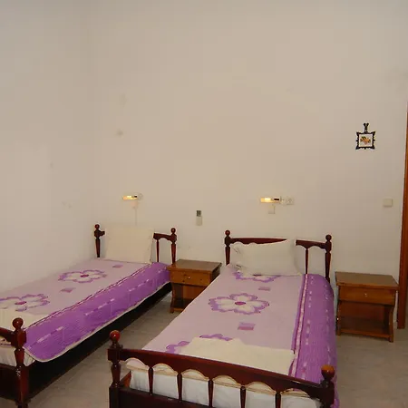 Hotel de apartamente Zaharo And Lilian Troulos