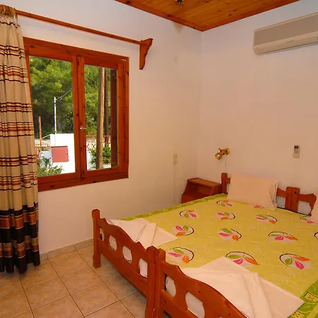 Hotel de apartamente Zaharo And Lilian