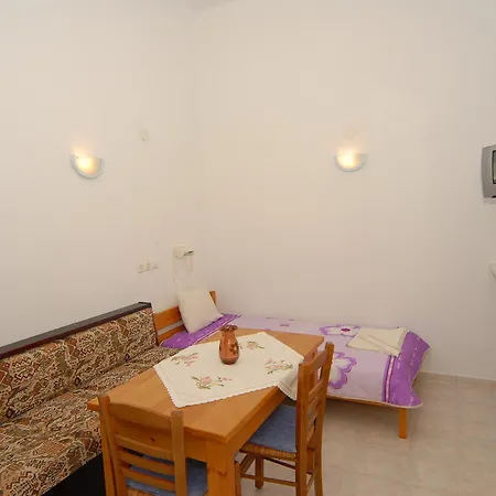 Zaharo And Lilian Troulos