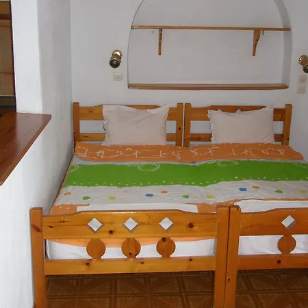 Zaharo And Lilian Troulos